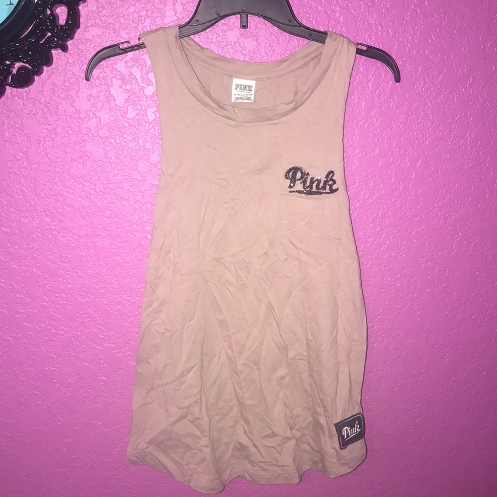 Tope PINK tank top.